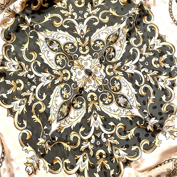 Silk scarf with beautiful design chains gold olive - Picture 1 of 7